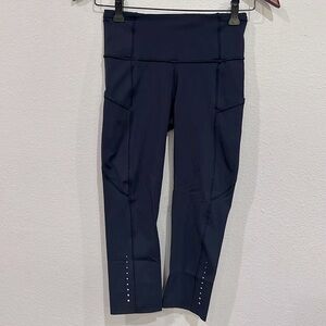 Lululemon Women Cropped Leggings Size 4 Navy blue
